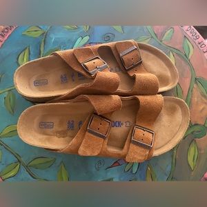 BIRKENSTOCK 
Size: 42 EU Color: MINK 
SUEDE LEATHER 
Style: ARIZONA SOFT FOOTBED